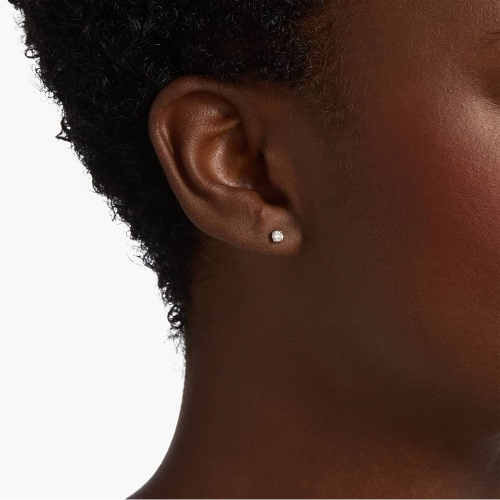 Diamond Stud Earrings In 14k White Gold (1/4 Ct. Tw.)
